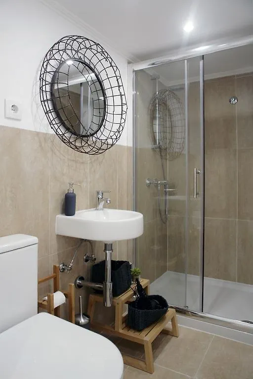 Alfama Apartment With River View Lisbon