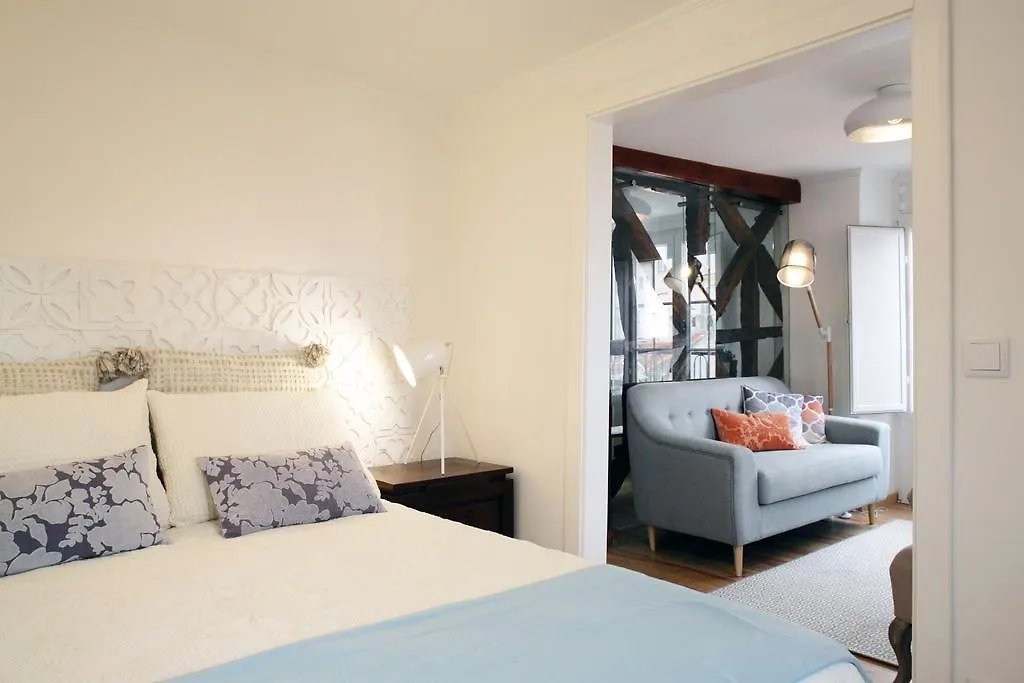 Alfama Apartment With River View Lisbon